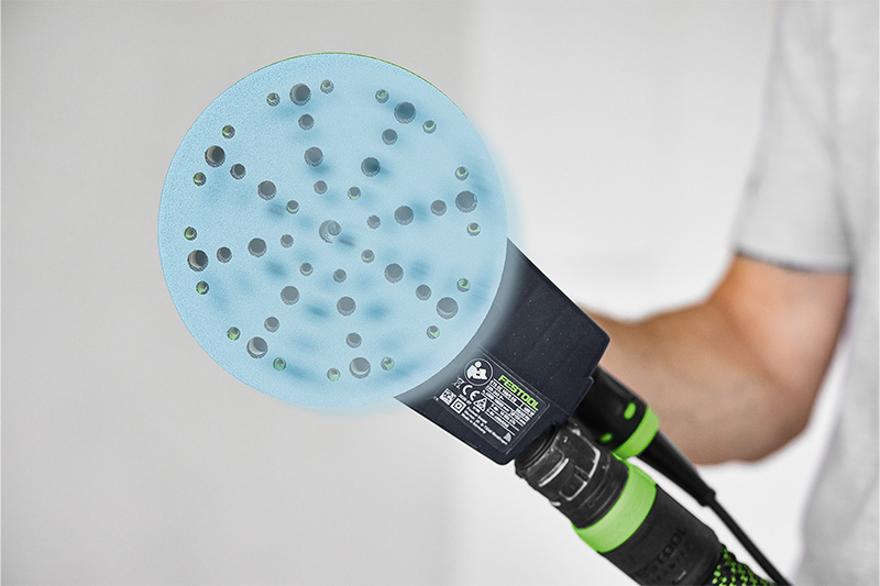 Hiomatarvike pyörii epäkeskohiomakoneessa