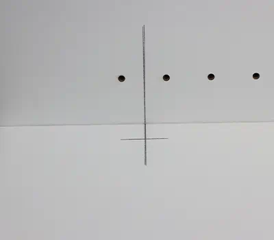 Sarana-aukkojen poraaminen kaapinoveen