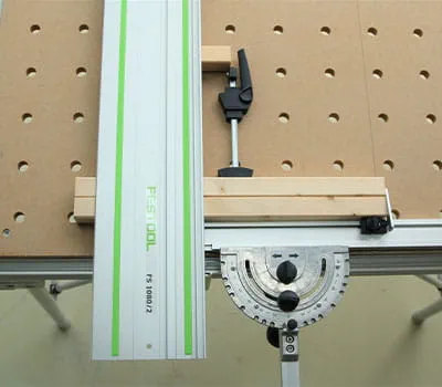 Monitoimipöytää voi käyttää ohjaimien kanssa