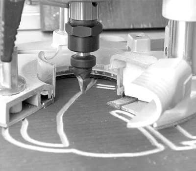 Malliviivoja pitkin työstäminen