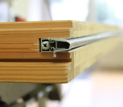  Ovitiivisteen ruuvaaminen uraan