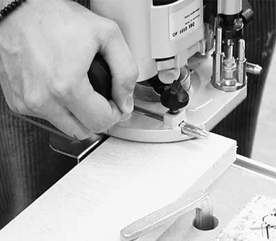 Jyrsinterän ajaminen työkappaleeseen