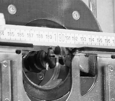 Yläjyrsimen säätäminen