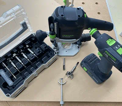 Liitoshelojen asentaminen