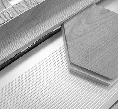 Sapluunan ohjaaminen kulmalistaa pitkin