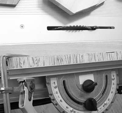 Sahanterän korkeuden säätäminen