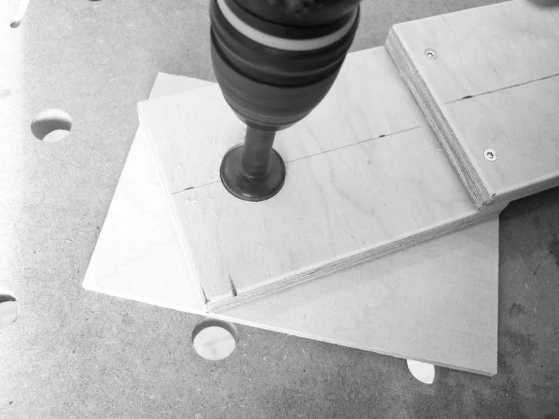 Yläjyrsimen varustaminen kopiointihylsyllä