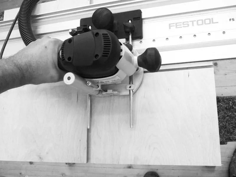 T-urien jyrsimen vanerilevyyn