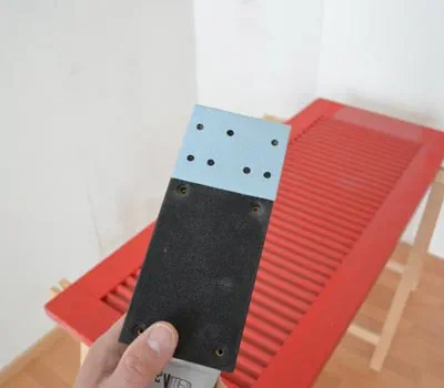 Ikkunaluukkujen hilseilemättömän pinnoituksen voi työstää optimaalisesti DUPLEX-lineaarihiomakoneella ja lamellihiomatallalla.