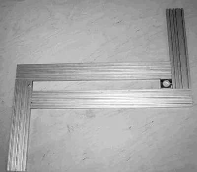 Monikäyttöjyrsintäsapluunan asentaminen