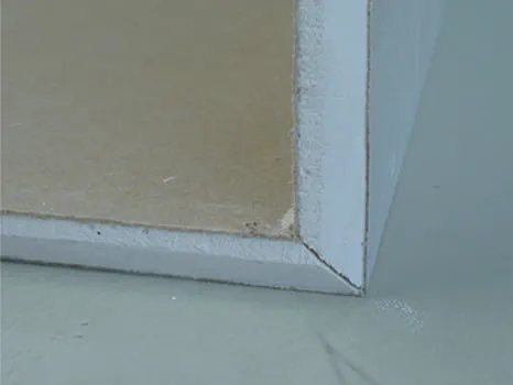 Kipsikartonkilevyn liimaaminen