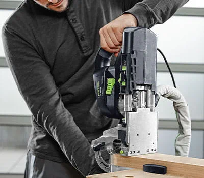 Poikittaisreiän jyrsiminen