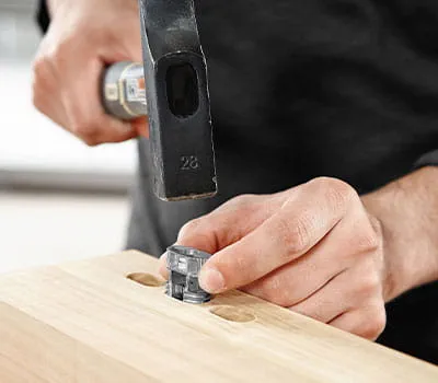 Kiila-ankkurin asentaminen