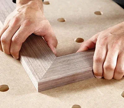 Liitä kehyspuut toisiinsa