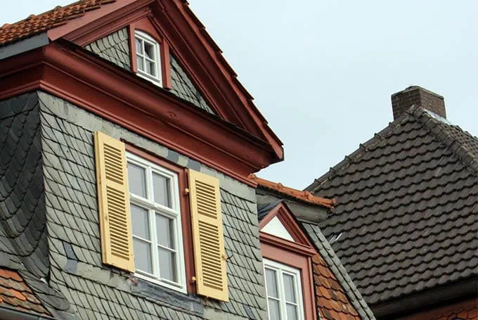 Ikkunaluukkujen hiominen