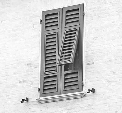 Hiomalautasen kiinnittäminen