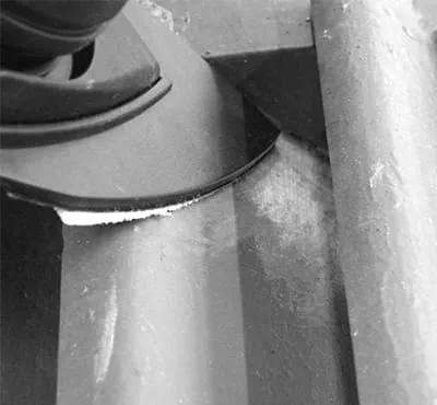 Lamellihiomatallan kiinnittäminen