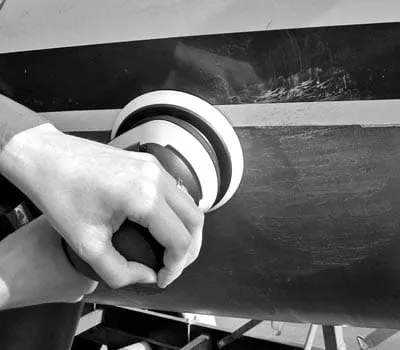 Gelcoatin hionta syvien naarmujen tai vaurioiden yhteydessä 