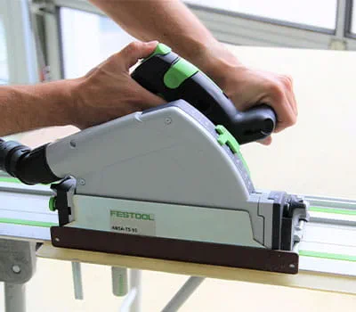 Palan leikkaaminen lasikuitulevystä