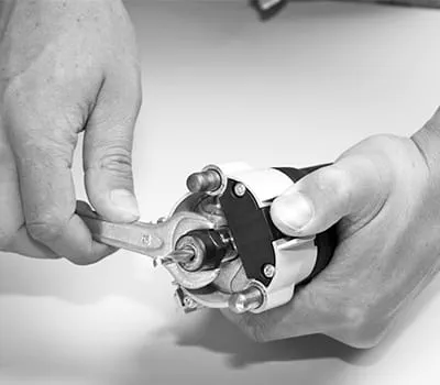  Jyrsinterän asentaminen