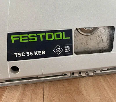 Käsipyörösahan asettaminen