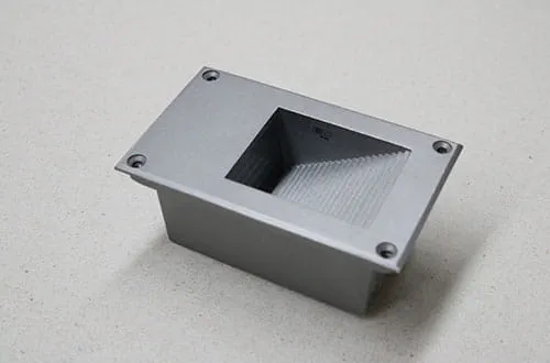 Tarkkamittaisen reiän leikkaaminen