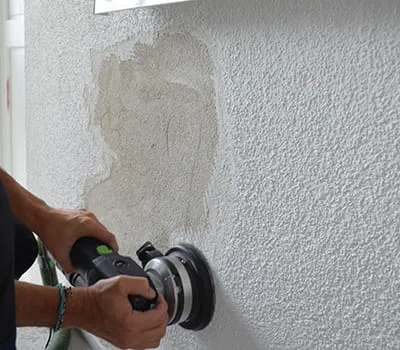 karkean rappauksen poistaminen