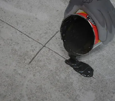 Valuhartsin kaataminen saumaan