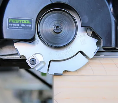 Säädä jyrsintäsyvyys haluttuun syvyyteen.