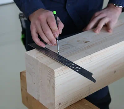 Reiän paikan merkintä