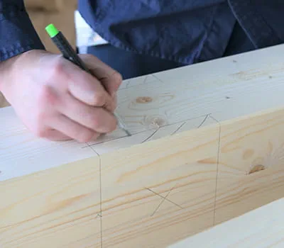 Tee parrunpäiden työstömerkinnät.