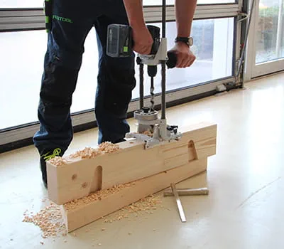 Parrujen lisäreikien poraaminen