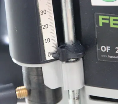 Syvyydenrajoittimen osoittimen asettaminen nollaan