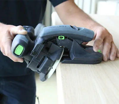 Reunan kulman säätäminen koneeseen