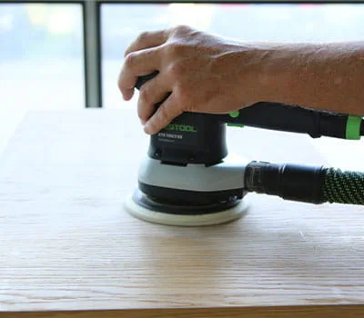 Tasopinnan hionta ristikkäisin hiontaliikkein