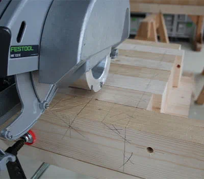 Lovijyrsintäkutterin kiinnittäminen