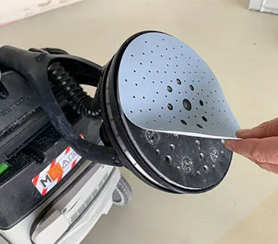 Sopivan hiomatarvikkeen kiinnittäminen