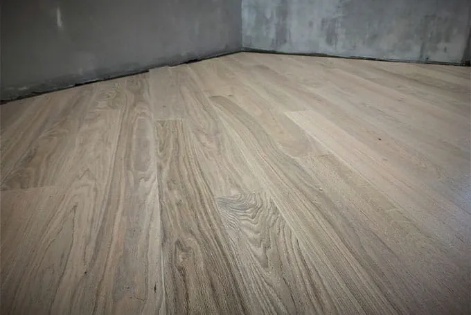 Puulattioiden asentaminen