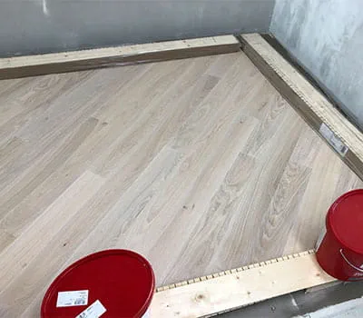 Painojen asettaminen koko lattian päälle