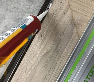 Asennusliiman levitys