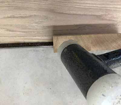 Paikalleen koputtelu vasaralla