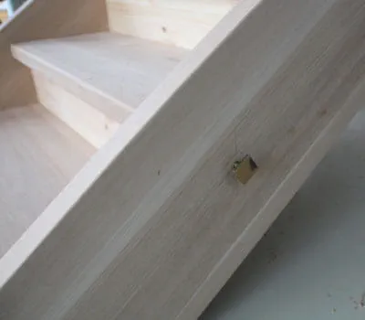 Porrasruuvien kiinnittäminen