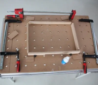 Vetolaatikon osien liimaaminen