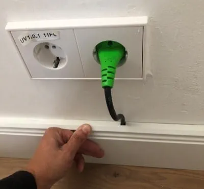 Jalkalistan kiinnittäminen