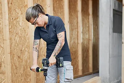 Olipa kyse sitten puusta, metallista tai kytkettävän aksiaalisen iskun ansiosta myös kiviseinästä: uusi akkuiskuporakone QUADRIVE TPC 18/4 on äärettömän suorituskykyinen.