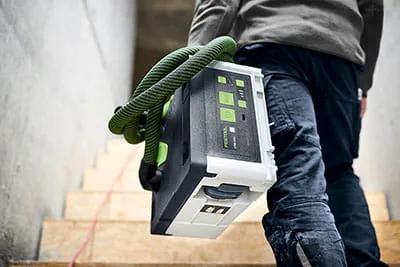 irrotettavan letkunpitimen ansiosta CTC SYS -imurin saa entistä pienemmäksi.